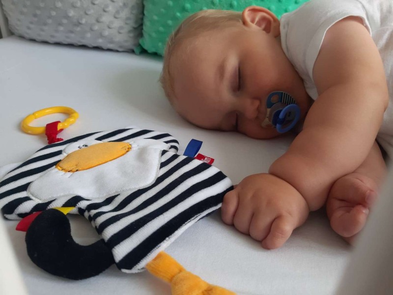 Szeleścik Kot Pasiak biało-czarny 923 Mom's Care