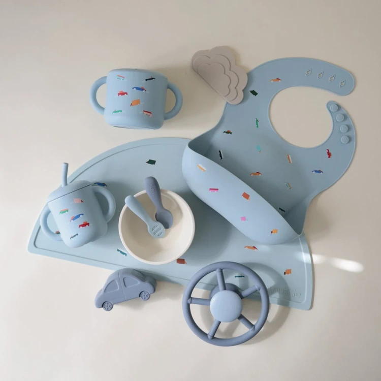 mushie-silikonowy-kubek-ze-slomka-retro-cars (3).jpg