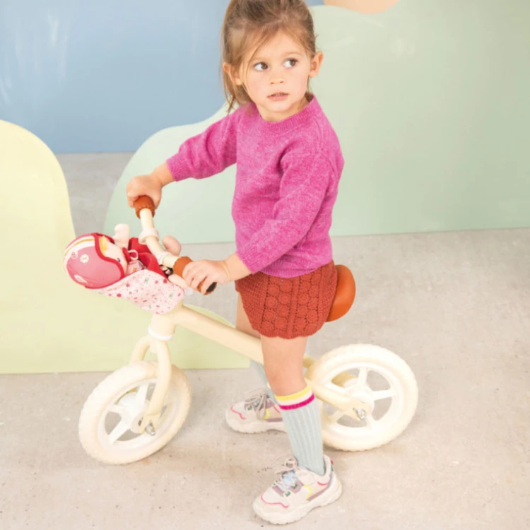 pol_pl_Lilliputiens-Lalka-dzidzius-w-foteliku-rowerowym-z-komforterem-i-kaskiem-Lena-18-m-13707_17.jpg