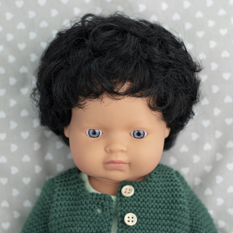 pol_pl_Lalka-chlopiec-Europejczyk-Czarne-Krecone-Wlosy-38cm-Miniland-Doll-566_2.jpg