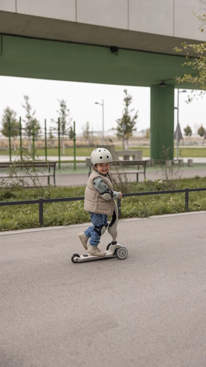 pol_pl_SCOOTANDRIDE-Zestaw-ochraniaczy-dla-dzieci-XXS-Ash-12598_15.jpg