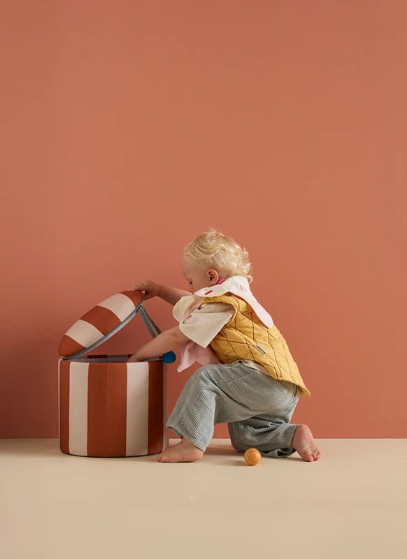 Pufa cylindryczna ze schowkiem brązowy Kid's Concept