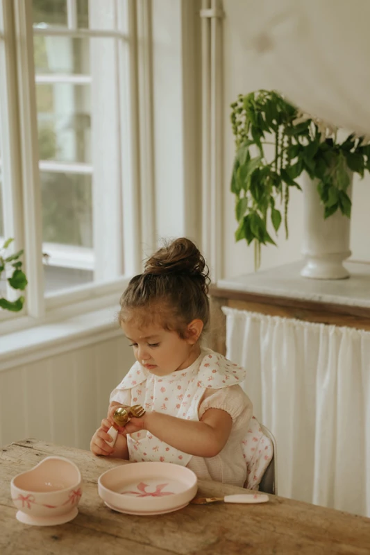 Zestaw do karmienia miseczka i łyżeczka Rosy bow Elodie Details