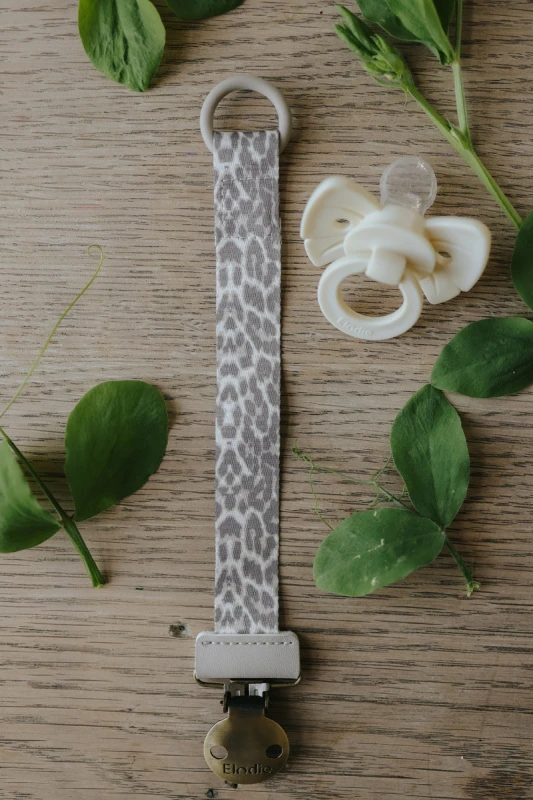 Zawieszka do smoczka Le leopard Elodie Details