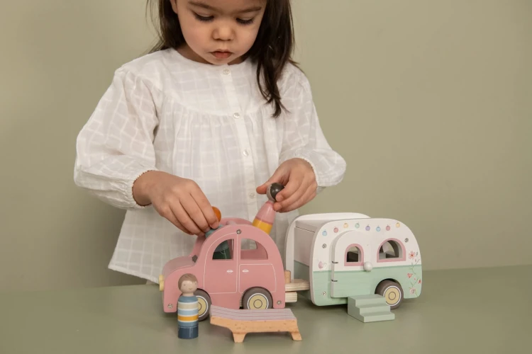 toy-car-with-caravan-ld8022-2 - Large.jpg