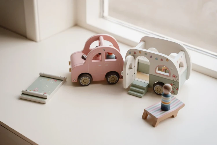 toy-car-with-caravan-ld8022-5 - Large.jpg