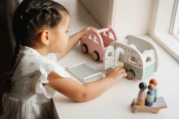 toy-car-with-caravan-ld8022-6 - Large.jpg