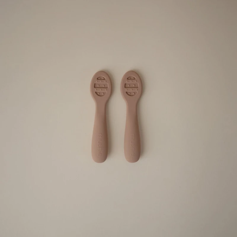 Pierwsze Łyżeczki dla Niemowląt 2-pack Natural/Shifiting Sand Mushie 
