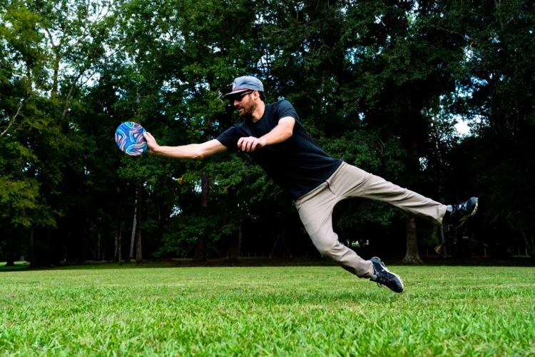 Frisbee-Waboba-Wingman-Pro-Rainbow-Dye_5B107445D_1200.webp