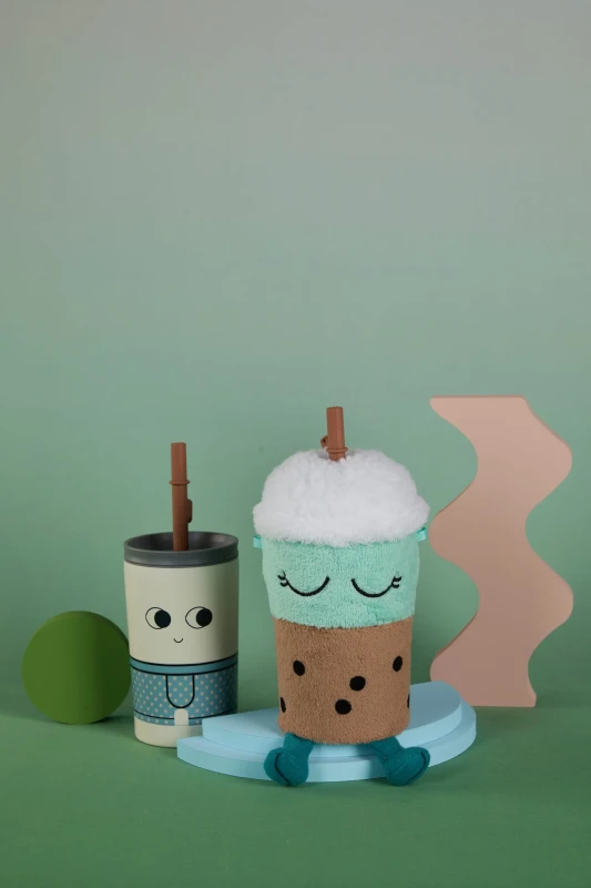 Butelka termiczna w pluszowym etui Fuzzie Beanie Bubble Tea 360 ml Asobu