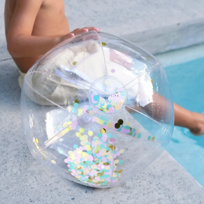 Nadmuchiwana piłka plażowa – z konfetti Sunnylife