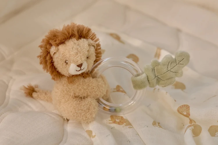 ring-rattle-lion-yellow-LD8314-1 - Large1.jpg
