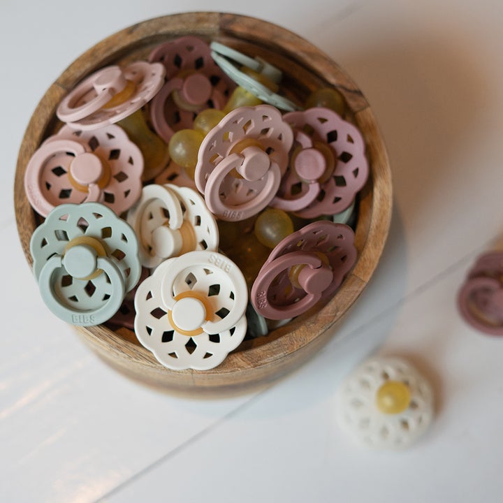 BIBS-Boheme-pacifer-2_6dced22f-6943-49df-abce-bea6a92e6026_720x.jpg