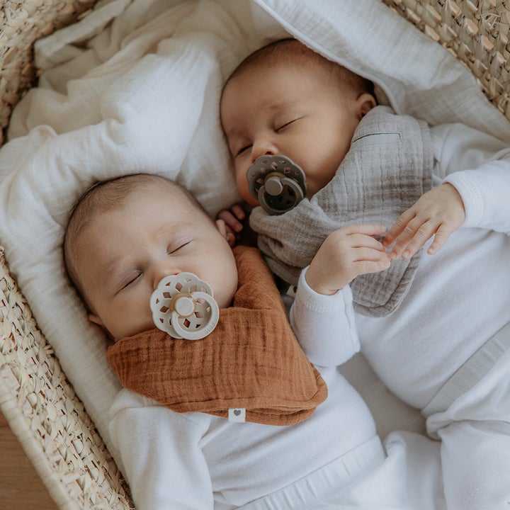 BIBS-Boheme-pacifer-62_e38f7b33-549d-4269-a0a1-b633c3bcc70f_720x.jpg