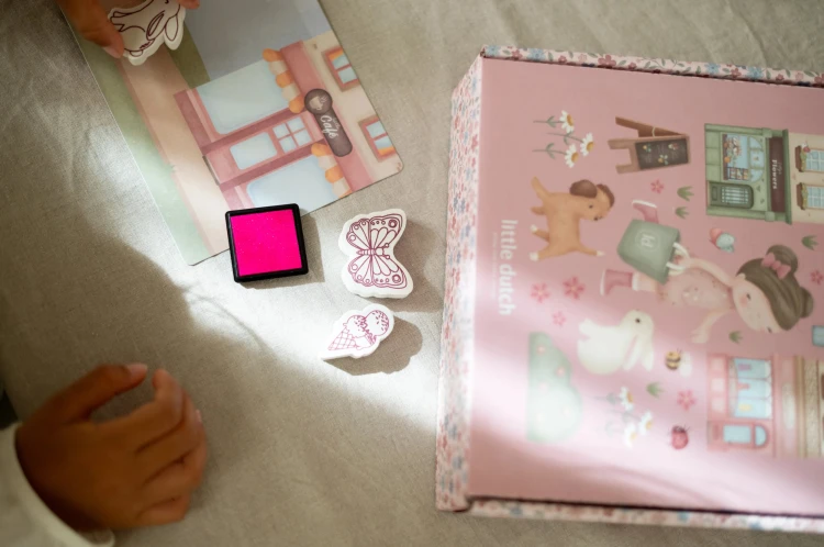 rosa’s-creative-box-xl-126862-18 - Large.jpg
