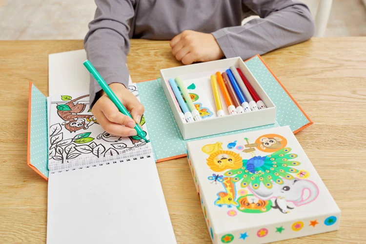 Colouring-Set-Zoo_Tiger-Tribe_L_01_HR.jpg