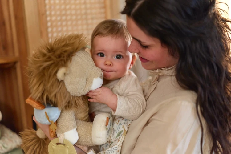 activity-cuddle-lion-yellow-LD8321-1 - Large1.jpg