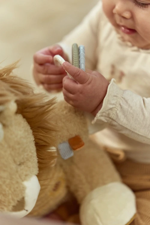 activity-cuddle-lion-yellow-LD8321-4 - Large.jpg