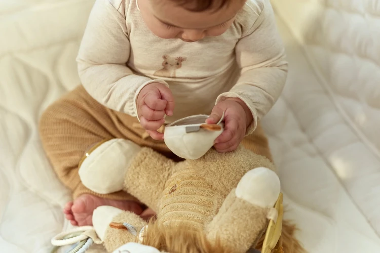 activity-cuddle-lion-yellow-LD8321-11 - Large.jpg