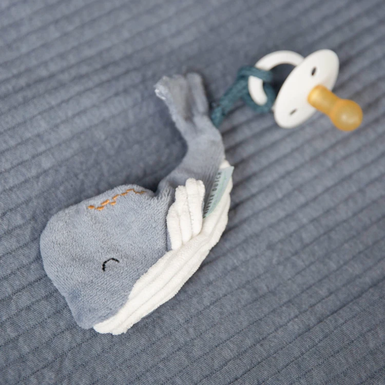 LD4828 - Pacifier Clip Whale (3).jpg