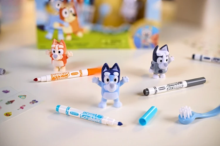 pol_pl_Crayola-Figurki-do-malowania-i-mycia-zestaw-zwierzatka-4-szt-flamastry-zmywalne-6-szt-szczoteczka-naklejki-Washimals-Bluey-3-14811_8.jpg