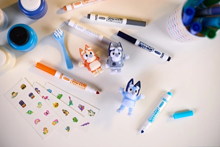 pol_pl_Crayola-Figurki-do-malowania-i-mycia-zestaw-zwierzatka-4-szt-flamastry-zmywalne-6-szt-szczoteczka-naklejki-Washimals-Bluey-3-14811_9.jpg