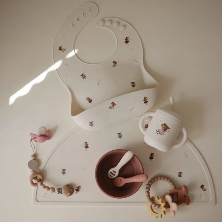 sliniak-silikonowy-z-kieszonka-fairy-mice-mushie (2).jpg