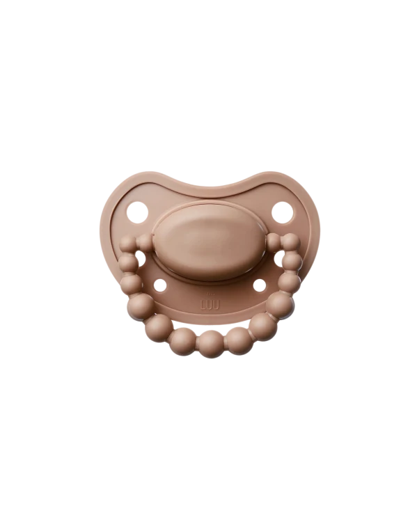 smoczek-pozycjonujacy-milk-hazelnut-luu-kids (1).webp