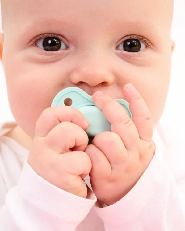 smoczek-pozycjonujacy-vivid-mint-luu-kids (9).webp