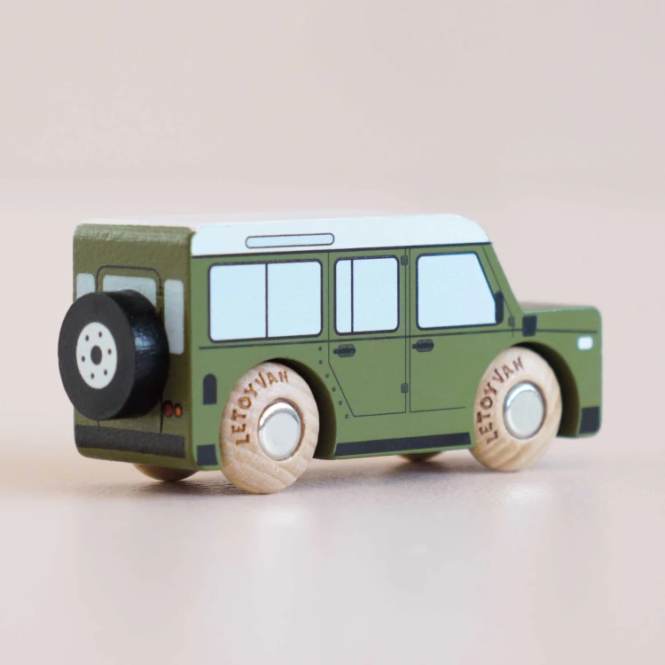 Kolekcjonerski samochodzik GT150 Archie terenowy drewniane auto Le Toy Van
