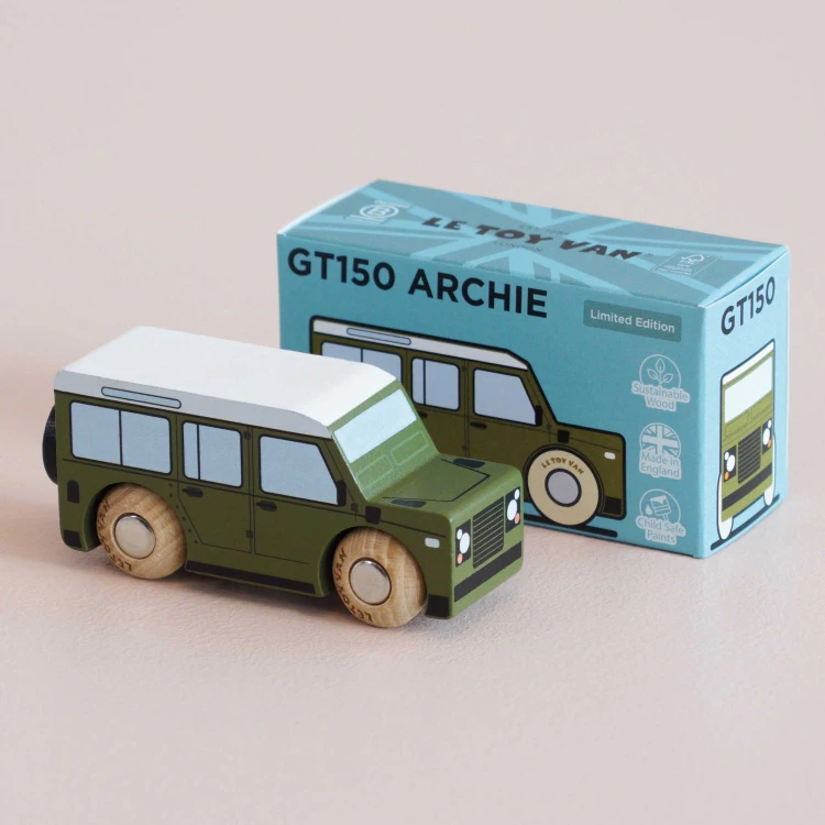Kolekcjonerski samochodzik GT150 Archie terenowy drewniane auto Le Toy Van