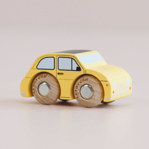 Kolekcjonerski samochodzik GT60 Fifi osobowe drewniane auto Le Toy Van