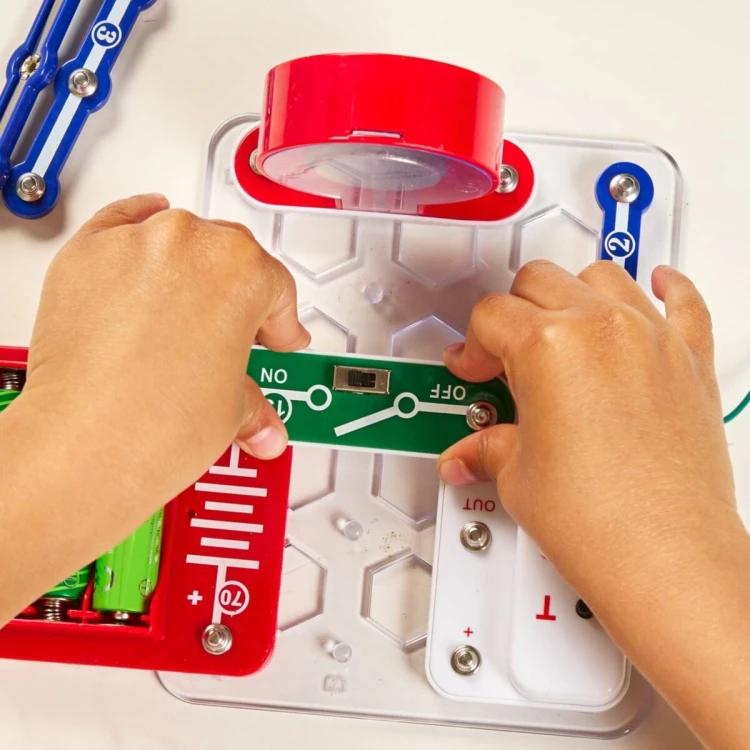 zabawka-edukacyjna-electrofun-nastaw-radio_29810_2.jpg