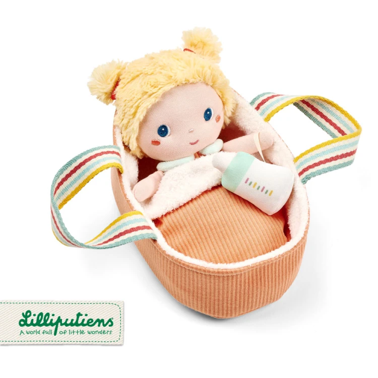 Lalka dzidziuś w koszyczku z butelką i kocykiem Mela 12 m+ Lilliputiens