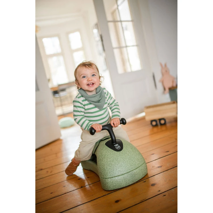 pol_pl_SCOOTANDRIDE-My-First-Ewolucyjny-jezdzik-pchacz-3w1-6-m-Olive-10073_10.jpg