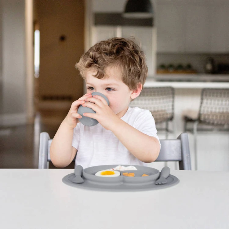 pol_pl_EZPZ-Komplet-naczyn-silikonowych-Mini-Feeding-Set-szary-7848_5.jpg