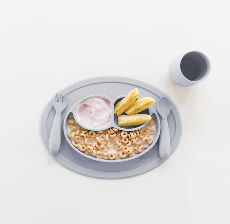 pol_pl_EZPZ-Komplet-naczyn-silikonowych-Mini-Feeding-Set-pastelowa-szarosc-7850_2.jpg