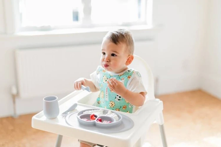 pol_pl_EZPZ-Komplet-naczyn-silikonowych-Mini-Feeding-Set-pastelowa-szarosc-7850_13.jpg