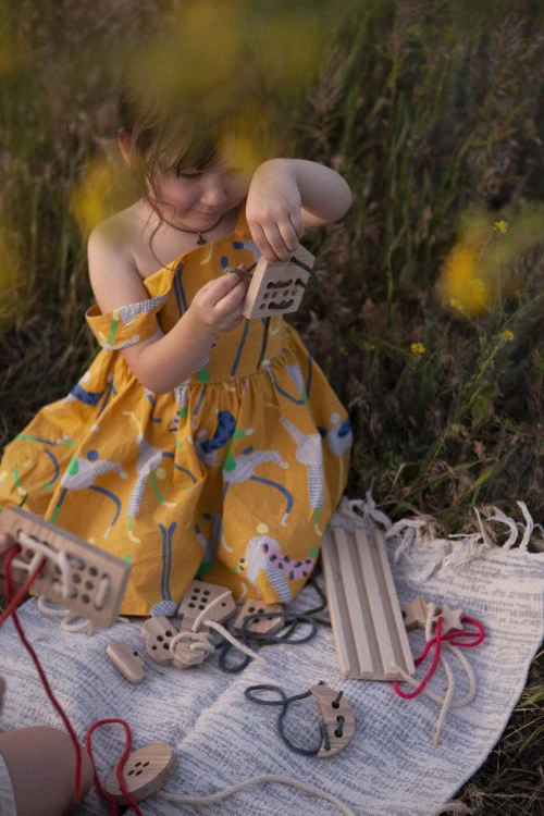 Babai Lacing toy set Natural.jpg