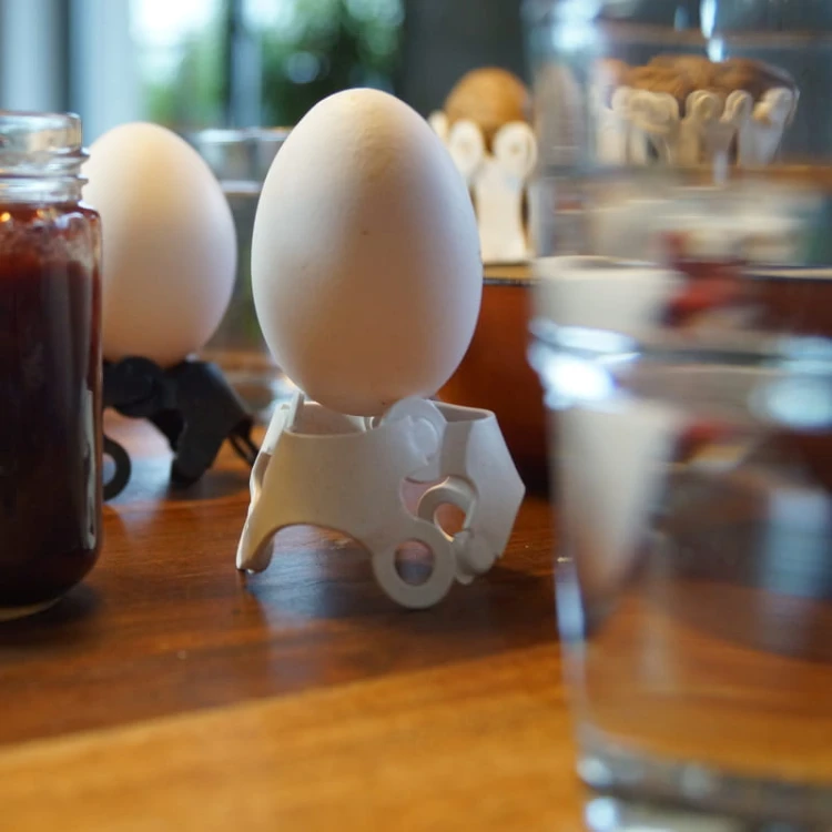 Binabo_bw_egg_cup_web.jpg