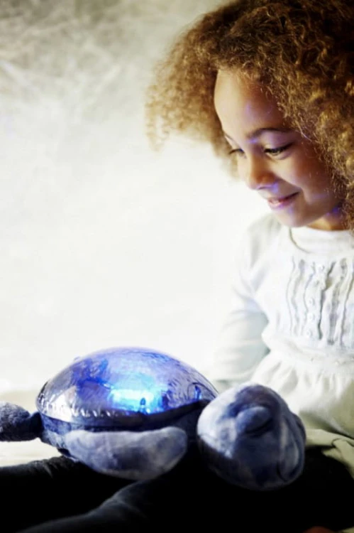 cloud-b-tranquil-turtle-aqua-lampka-nocna-z-projekcja-swietlna-zolw-podwodny-fioletowy_9584_8.jpg