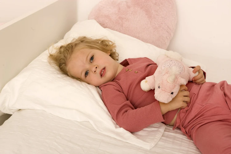 cloud-b-dream-buddies-ella-the-unicorn-lampka-nocna-z-projekcja-swietlna-jednorozec_20390_4.jpg