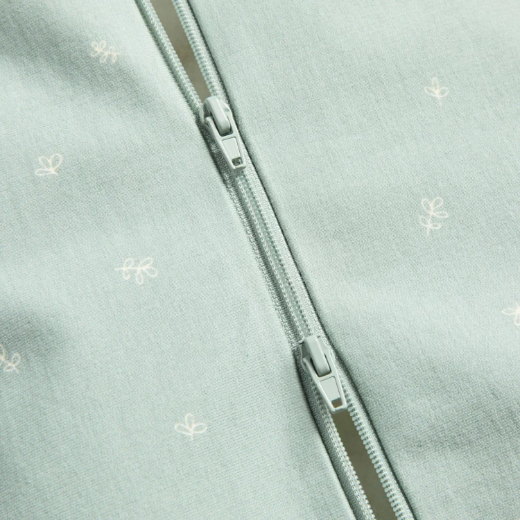7. DETAILS_TWO_WAY_ZIP.jpg
