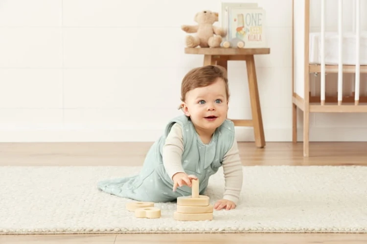 SmallJersey-Bag_2.5TOG_Sage_Crawling.jpg