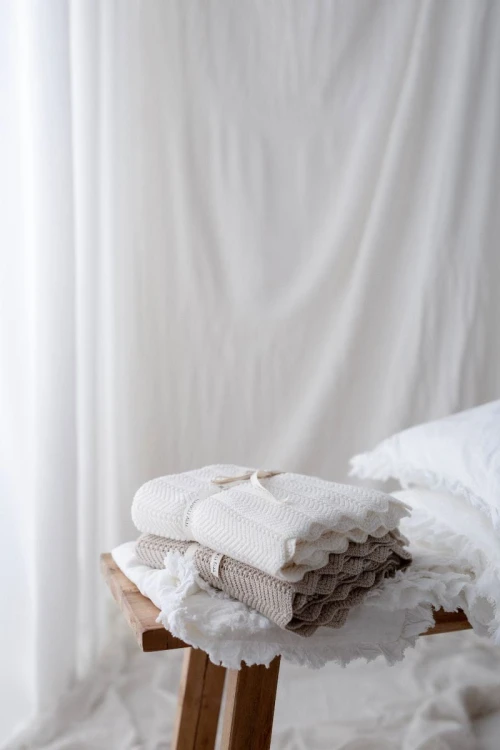 bamboo_blanket_80x100_light_grey_-_feather-1.jpg