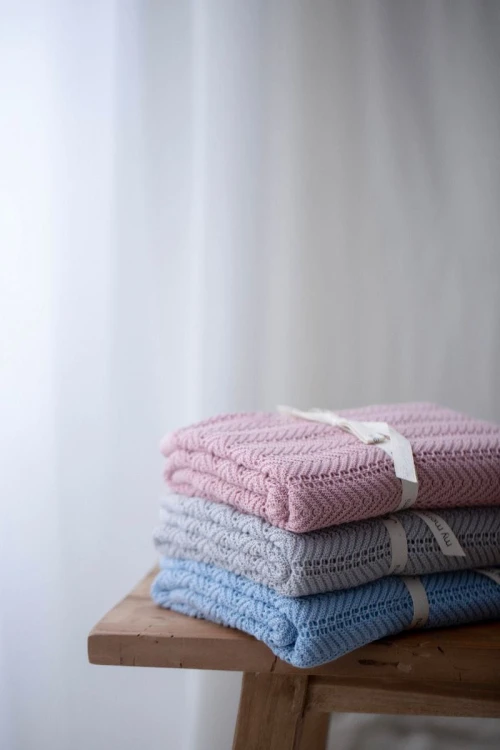 bamboo_blanket_80x100_light_grey_-_feather-5.jpg