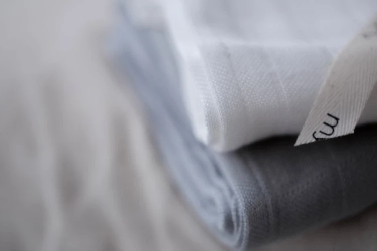 bamboo_muslin_diaper_65x65_light_grey-5.jpg