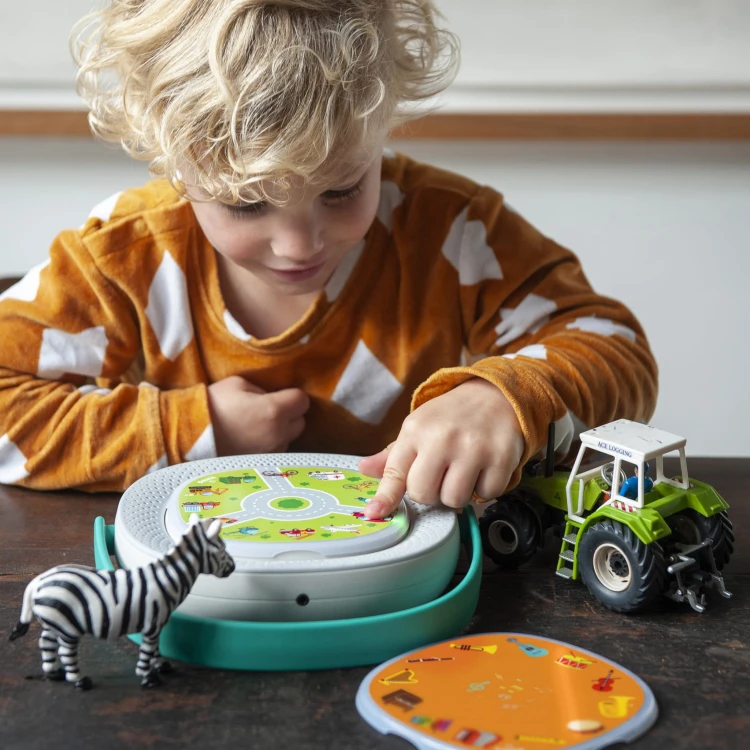 Lifestyle 7 - TIMO tractor Square.jpg