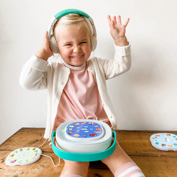 Lifestyle 3 - Headphones girl square.jpg