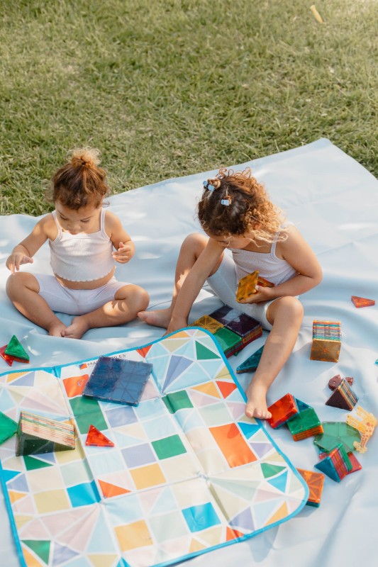 Skrzynia na klocki/Mata interaktywna 2 w 1 MAGNA-TILES
